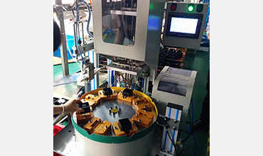 轉(zhuǎn)盤多工位鎖螺絲設備